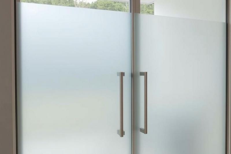 Insulfilm para Portas de Vidros: Vantagens e Dicas para Escolher o Ideal